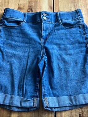 Apt 9 Denim Bermuda Shorts Size 12 Stretch Cuffed Mid Rise